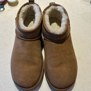 Ugg Ultra Mini - like brand new